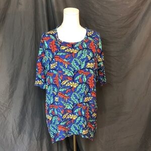 LuLaRoe Blue and Red Leaf Print Short Sleeve Top